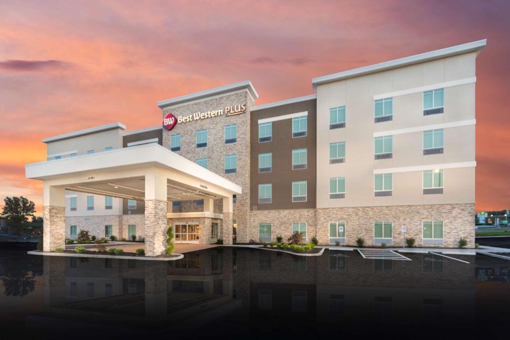 Best Western Plus St. Louis Airport Hotel Main image 1